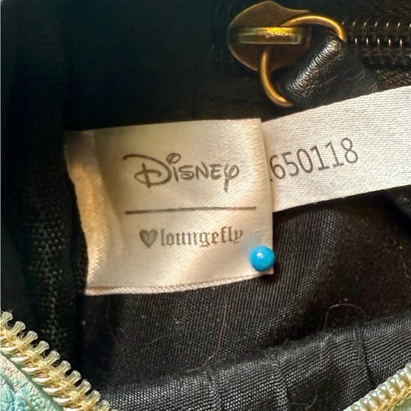 Loungefly Disney Stitch Floral Crossbody Camera Bag - Picture 3 of 4